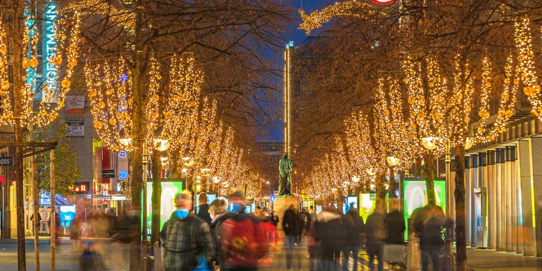 Georgstraße mit Weihnachtsbeleuchtung